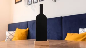 Doppelseitige WEIN WEINFLASCHENFORM Kleine Tafeln 4 Stück Set mit Staffelei, Dekorativ Deko, Kreidetafel